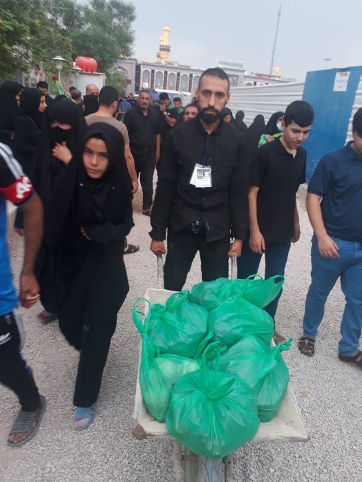 بالصور: الدفاع المدني الهيئة الصحية بخدمة زوار الامام الحسين داخل الحرم الشريف 
