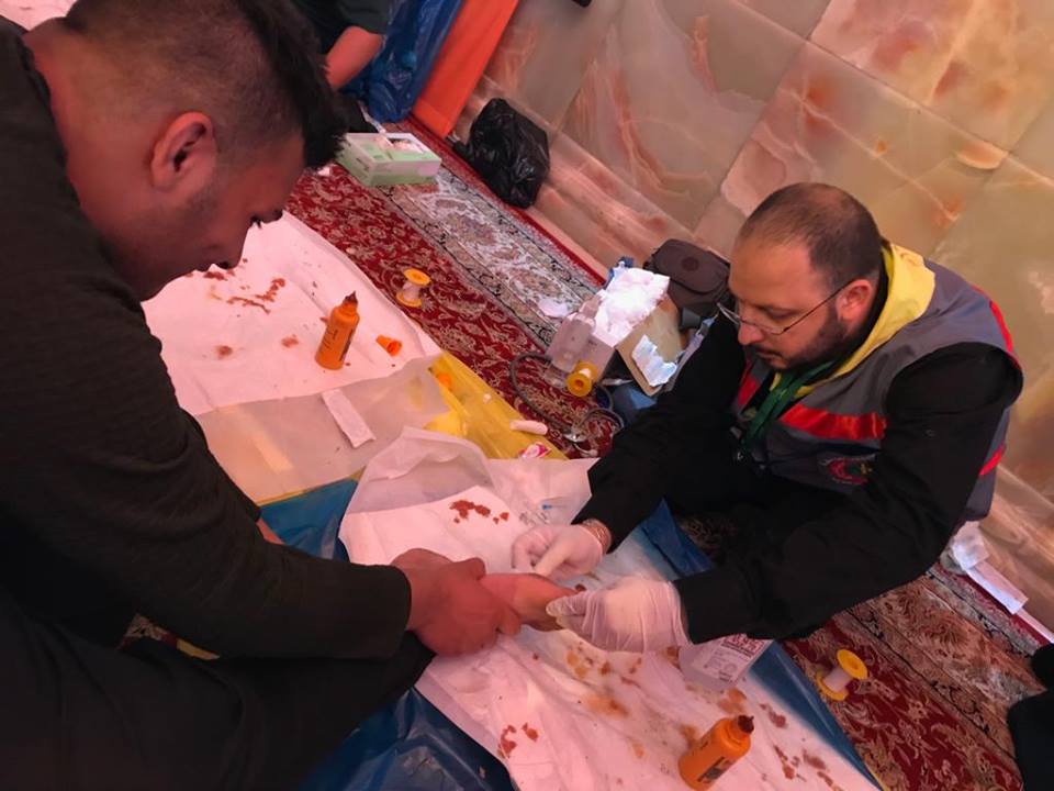 بالصور: الدفاع المدني الهيئة الصحية بخدمة زوار الامام الحسين داخل الحرم الشريف 