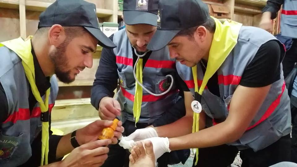 بالصور: الدفاع المدني الهيئة الصحية بخدمة زوار الامام الحسين داخل الحرم الشريف 