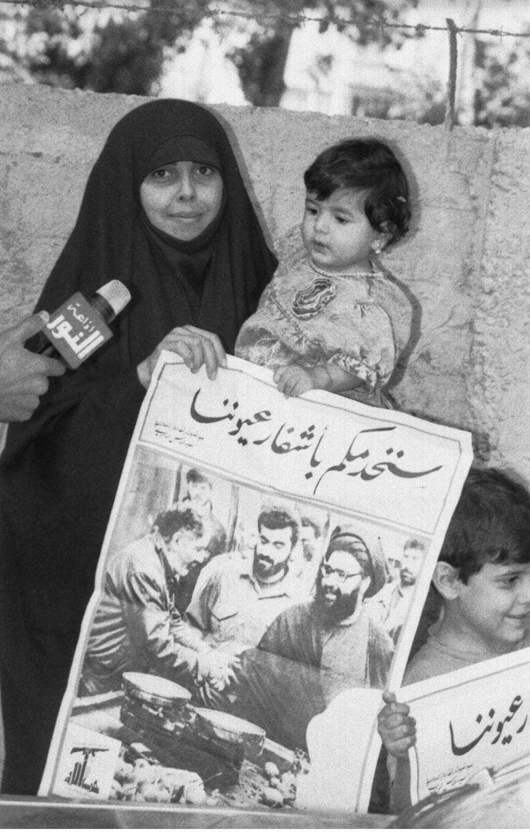 شعارات حزب الله الانتخابية منذ 1992.. &rsquo;سنخدمكم بأشفار عيوننا&rsquo; ـ بالصور