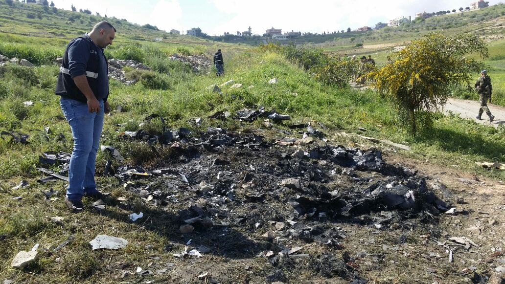 سقوط طائرة تجسس اسرائيلية في خلة مريم قضاء بنت جبيل