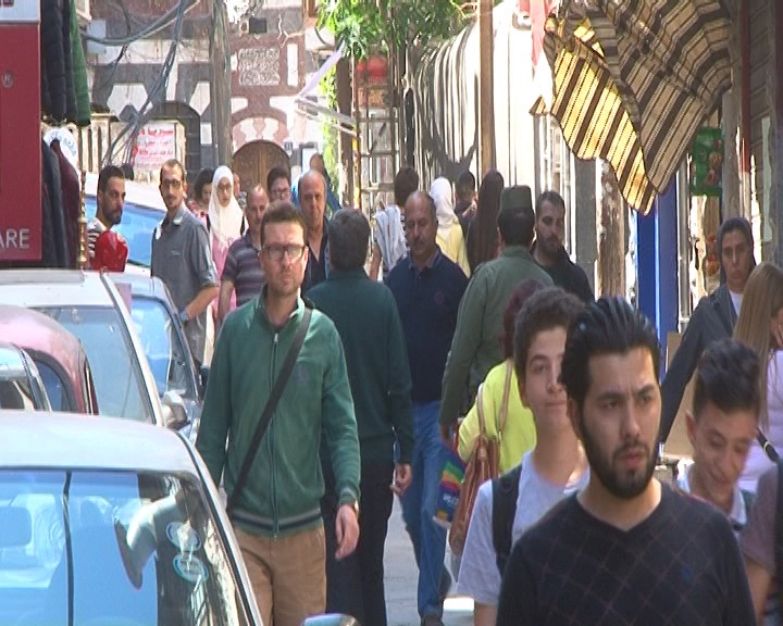 أحياء دمشق المتاخمة للغوطة تستعيد حياتها.. وتعيش فرحة الأعياد