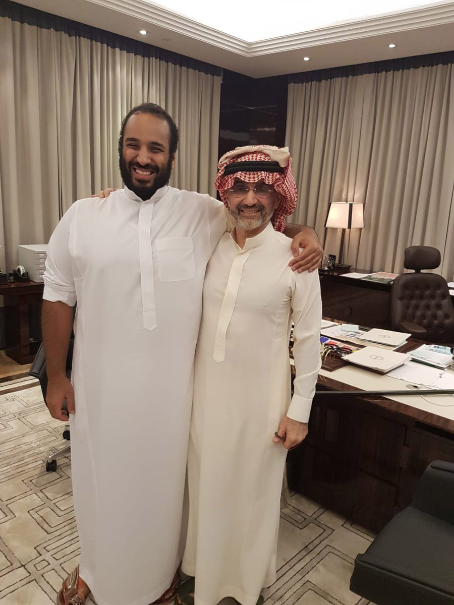 وكأن اعتقالًا لم يكن.. ابن طلال في حضن سجّانه!
