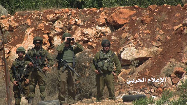 بالصور.. جرافات العدو تستمر بأعمال الحفر في ميس الجبل